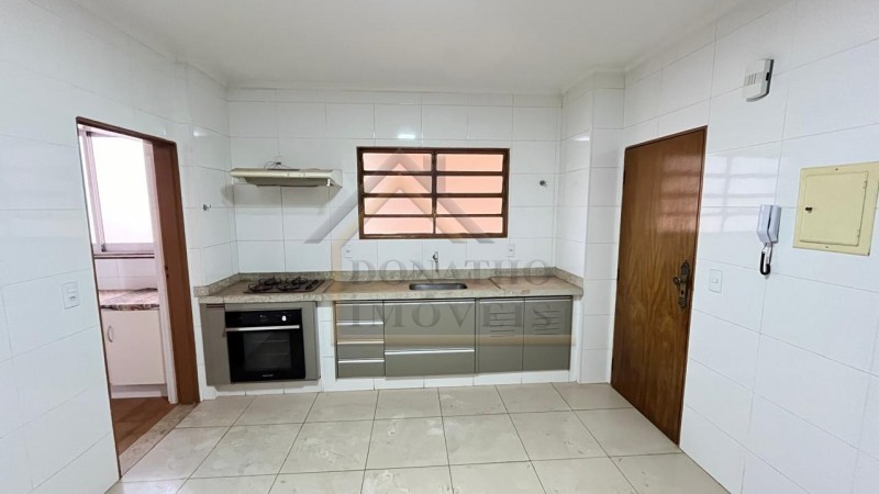 Apartamento para alugar com 3 quartos, 109m² - Foto 12